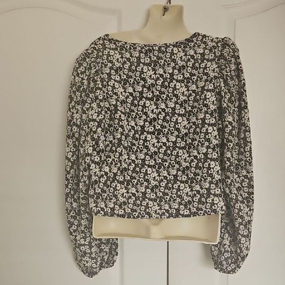 Levi's Black and White Smocked Crop Blouse - Picture 4 of 16